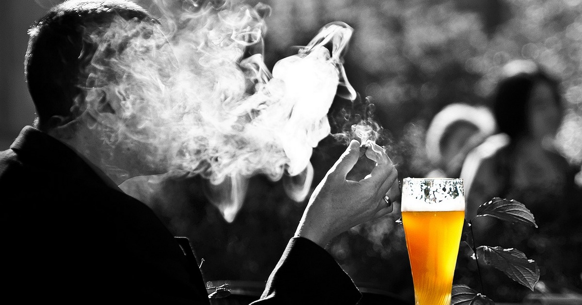 Álcool e cigarro causam desequilíbrios da microbiota